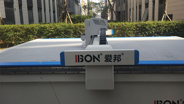 雙面羊絨裁剪機(jī)，皮草自動(dòng)切割設(shè)備。